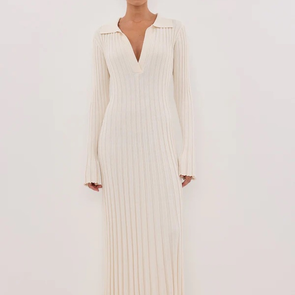 DISSH Cream Short Sleeve Ribbed Dress
The first picture is put for an example.
